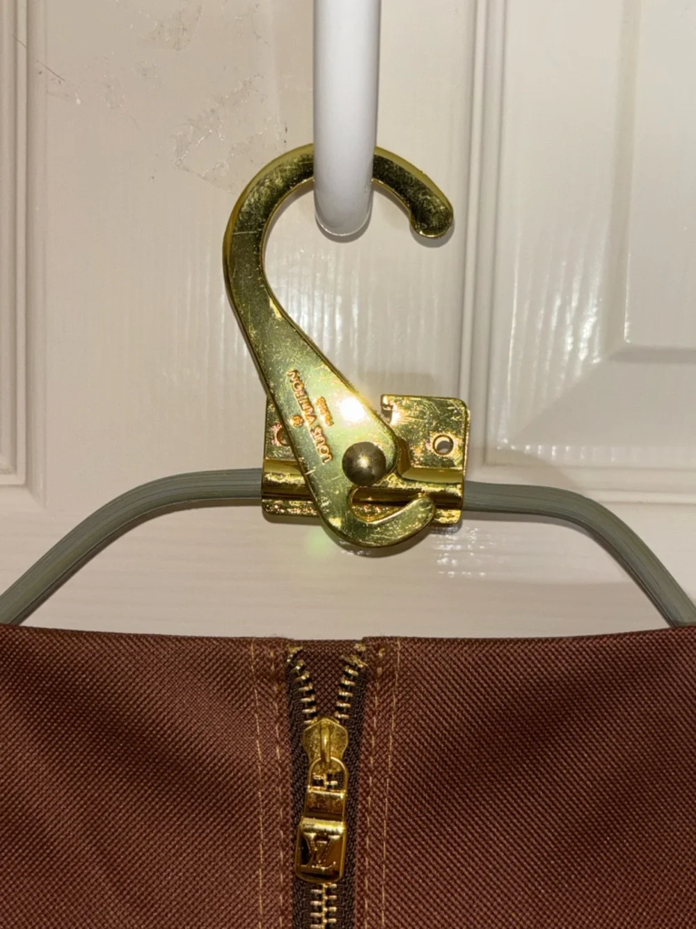 LOUIS VUITTON: Brown 